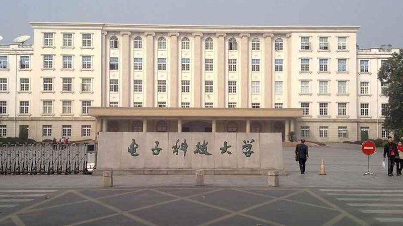 航空插头连接器：揭秘其选型逻辑与关键参数